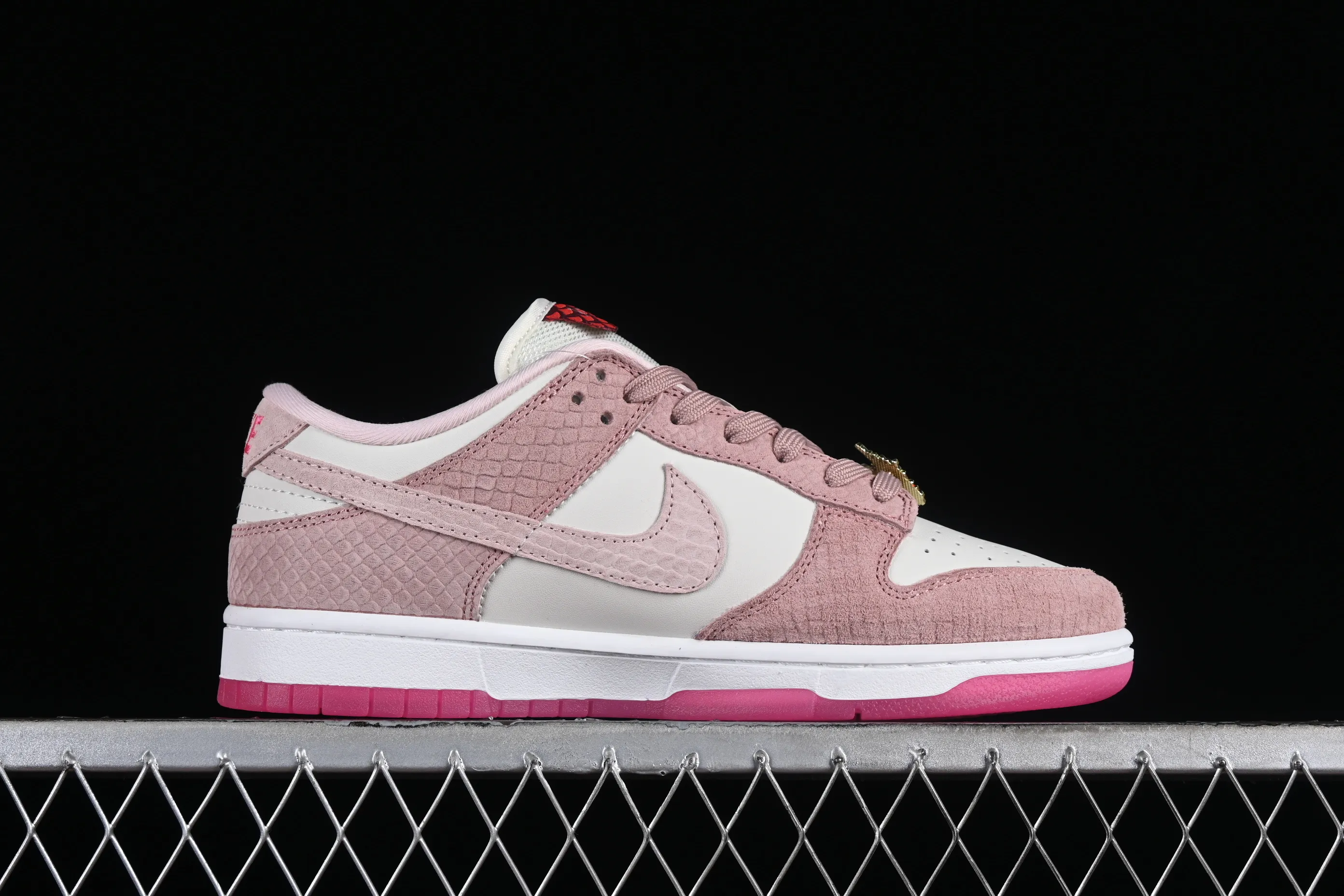 All categories Nk SB Dunk series Nk SB Dunk Low low-top sneakers F version Nk Dunk Low 2024 Year of the Dragon customized model SB low-top casual sneakers FZ5065-118